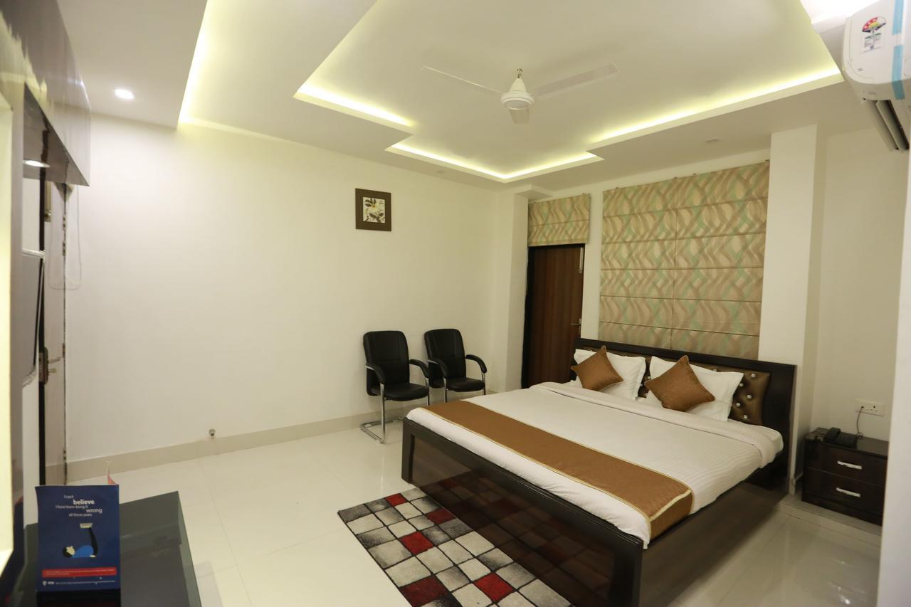 Oyo 8837 Hotel Surya Galaxy Kanpur Zewnętrze zdjęcie